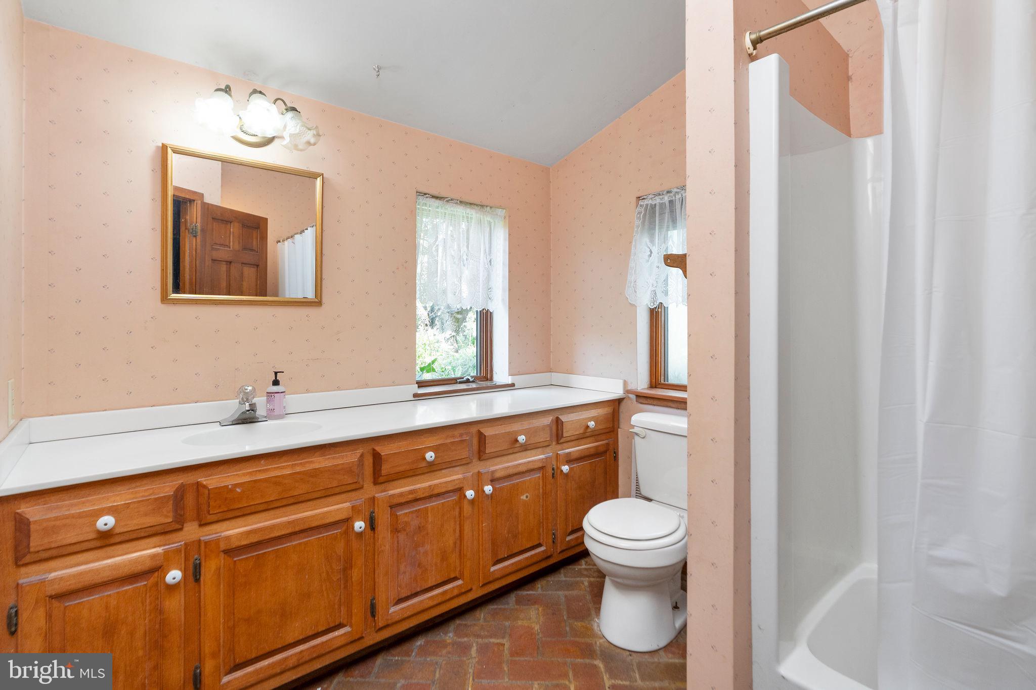 LOVING ACRES - Residential