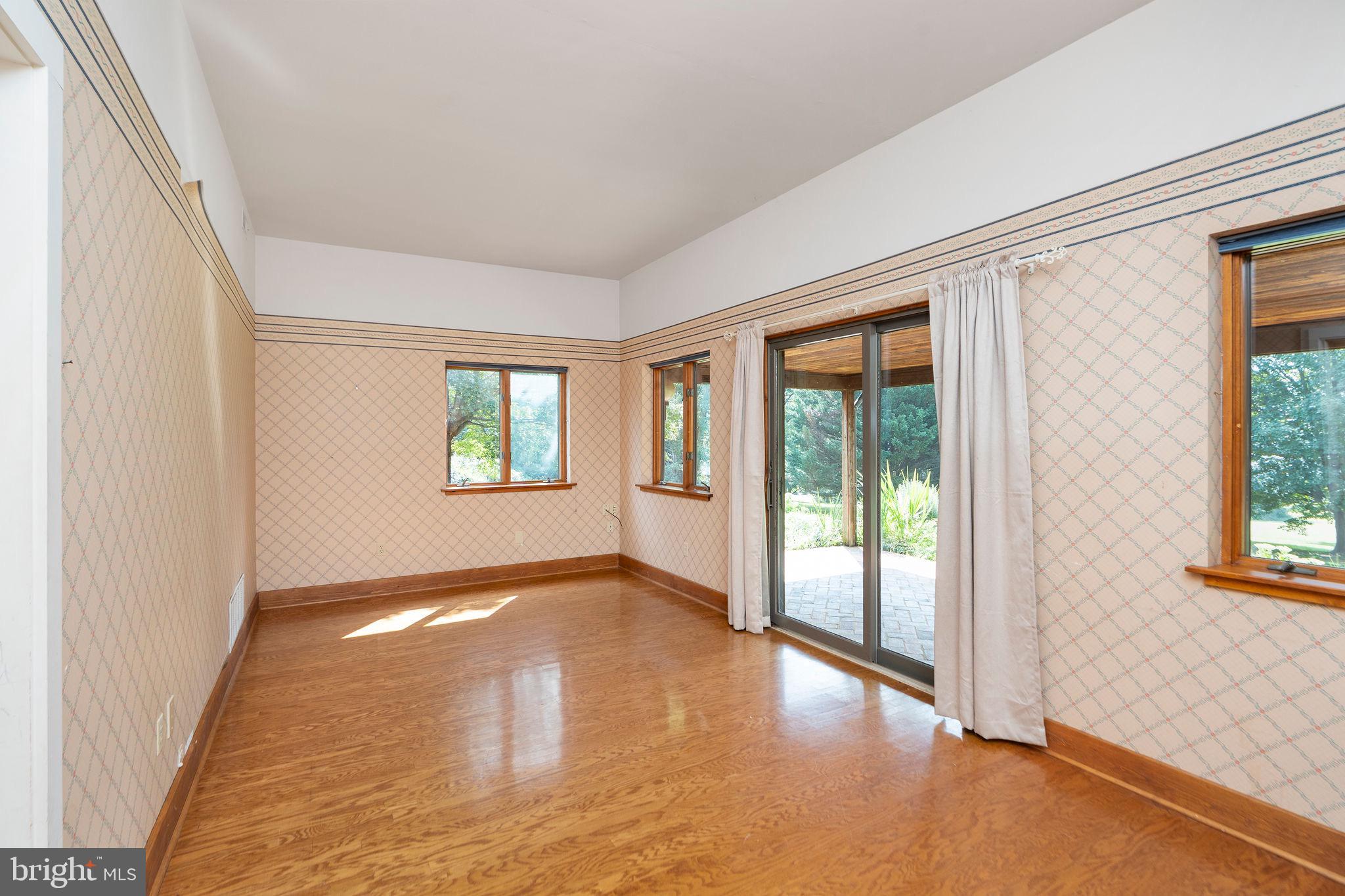 LOVING ACRES - Residential