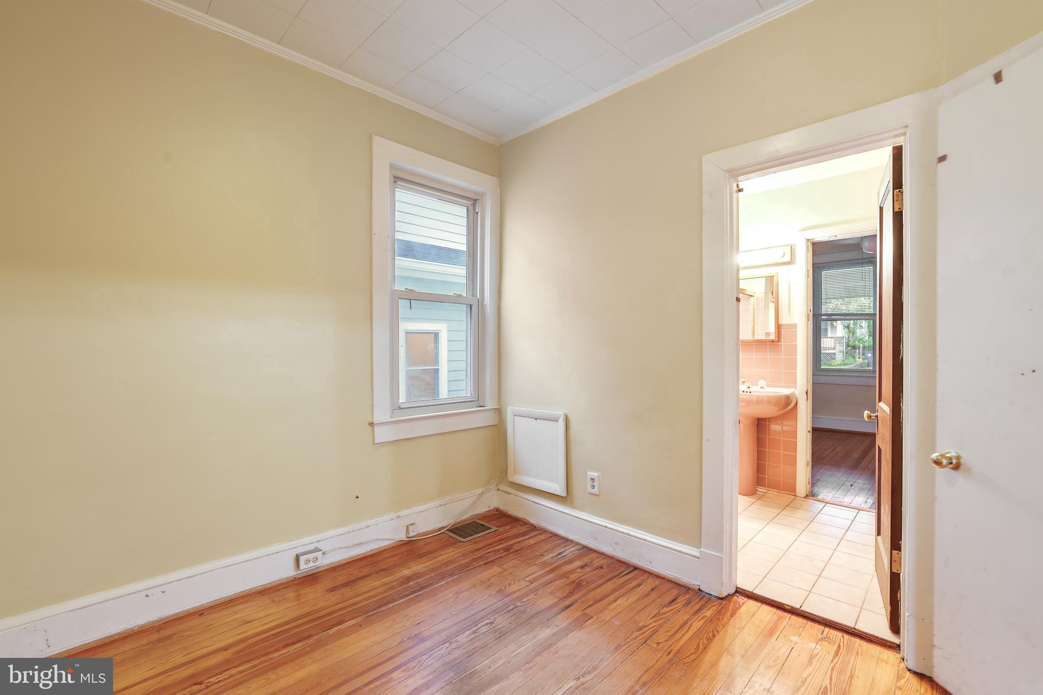 HYATTSVILLE HILLS - Residential