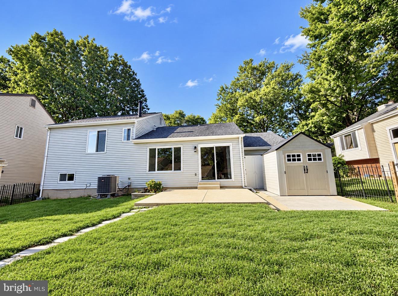 12 GLAZEBROOK COURT