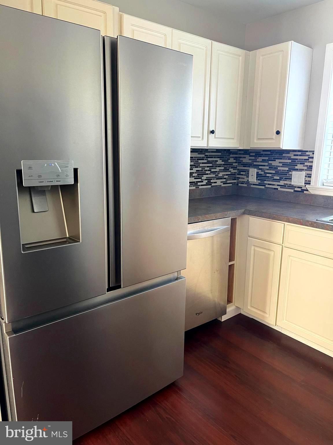 BEAUMONT SQUARE - Residential Lease