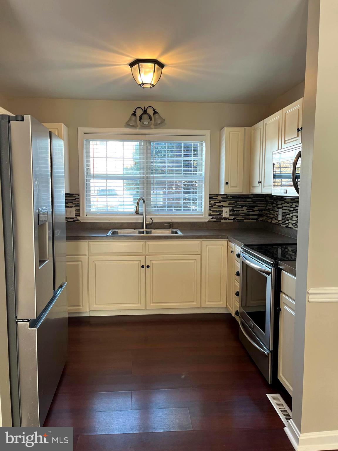 BEAUMONT SQUARE - Residential Lease