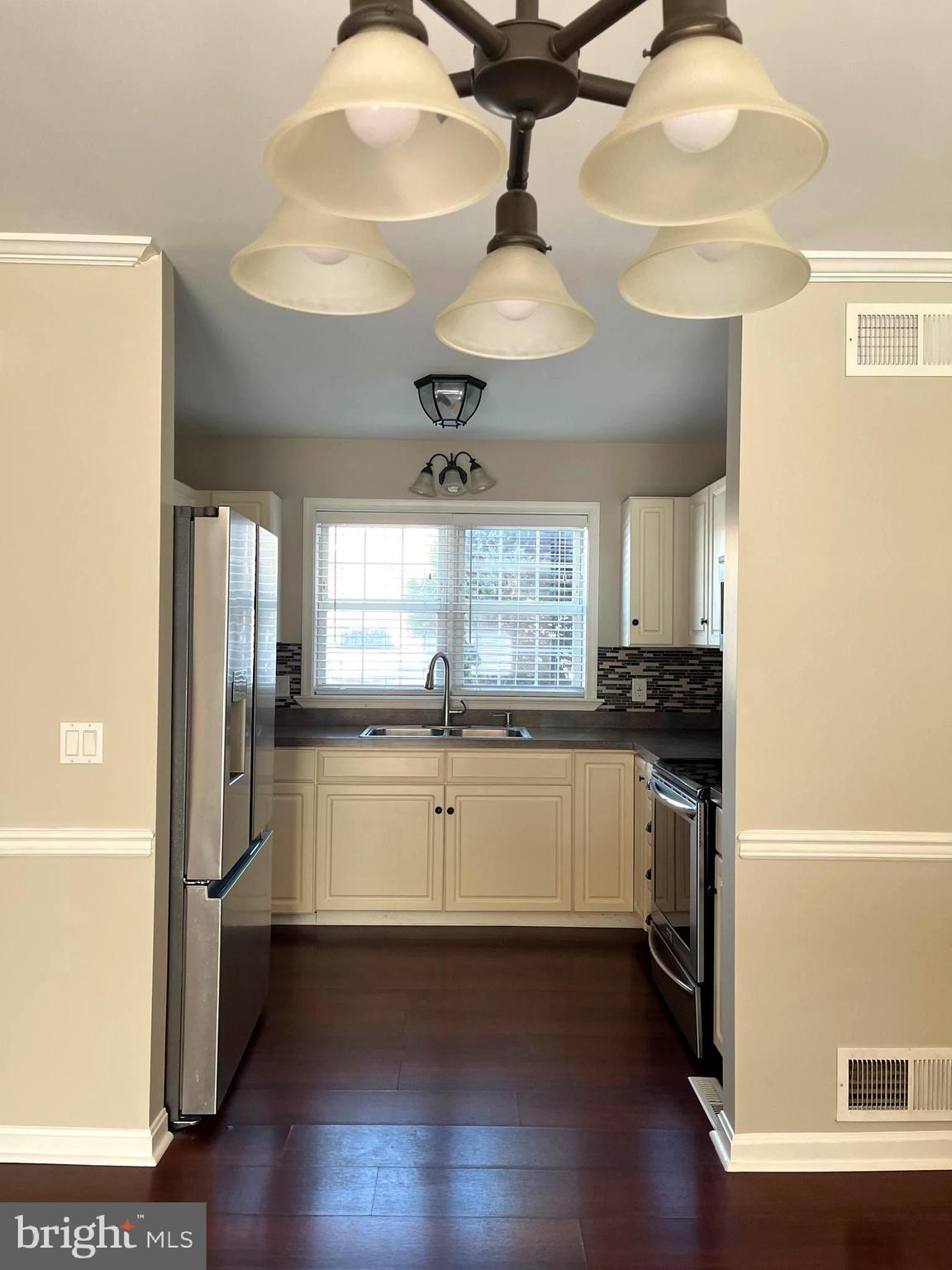 BEAUMONT SQUARE - Residential Lease