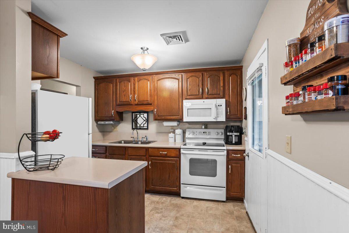 SHERWOOD FOREST - Residential