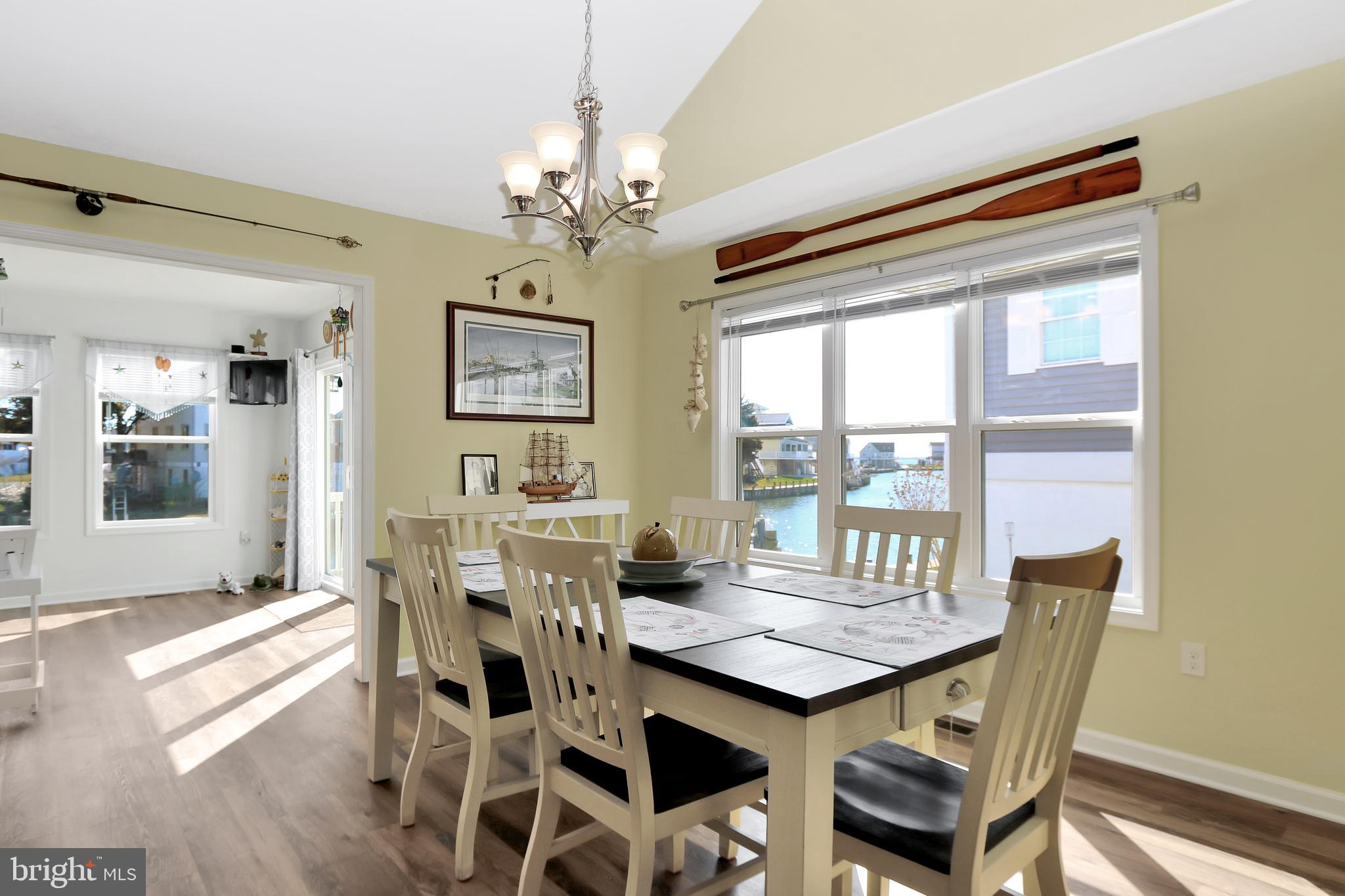 CAPTAIN'S COVE - Residential