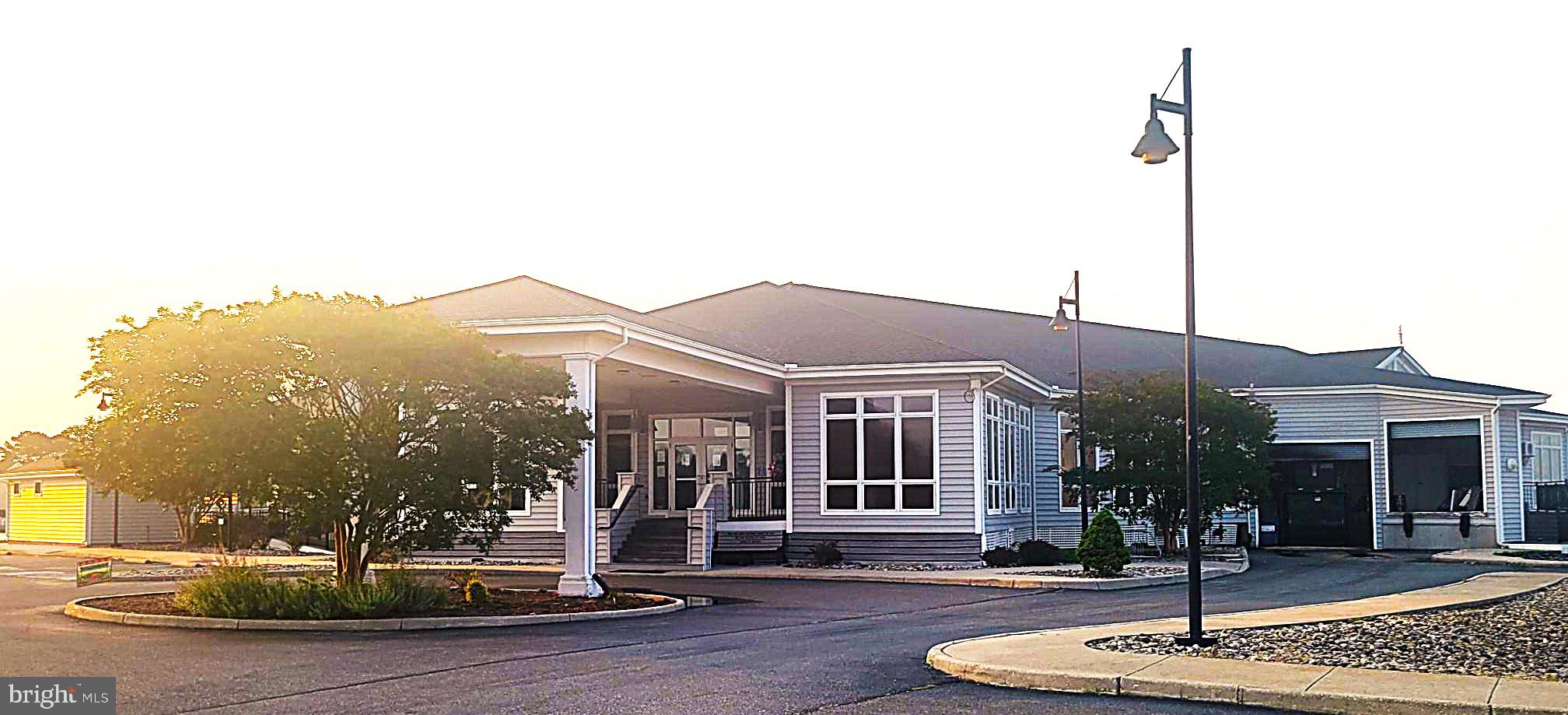 CAPTAIN'S COVE - Residential