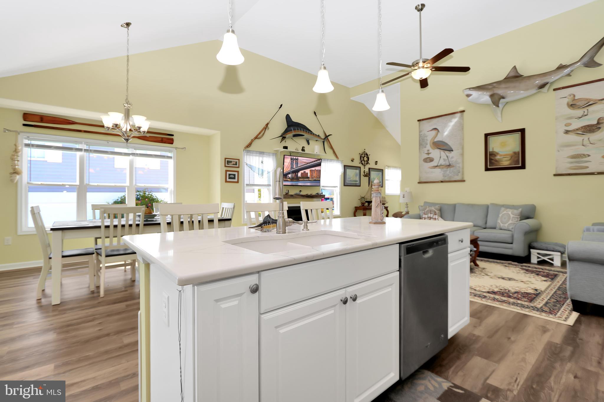 CAPTAIN'S COVE - Residential