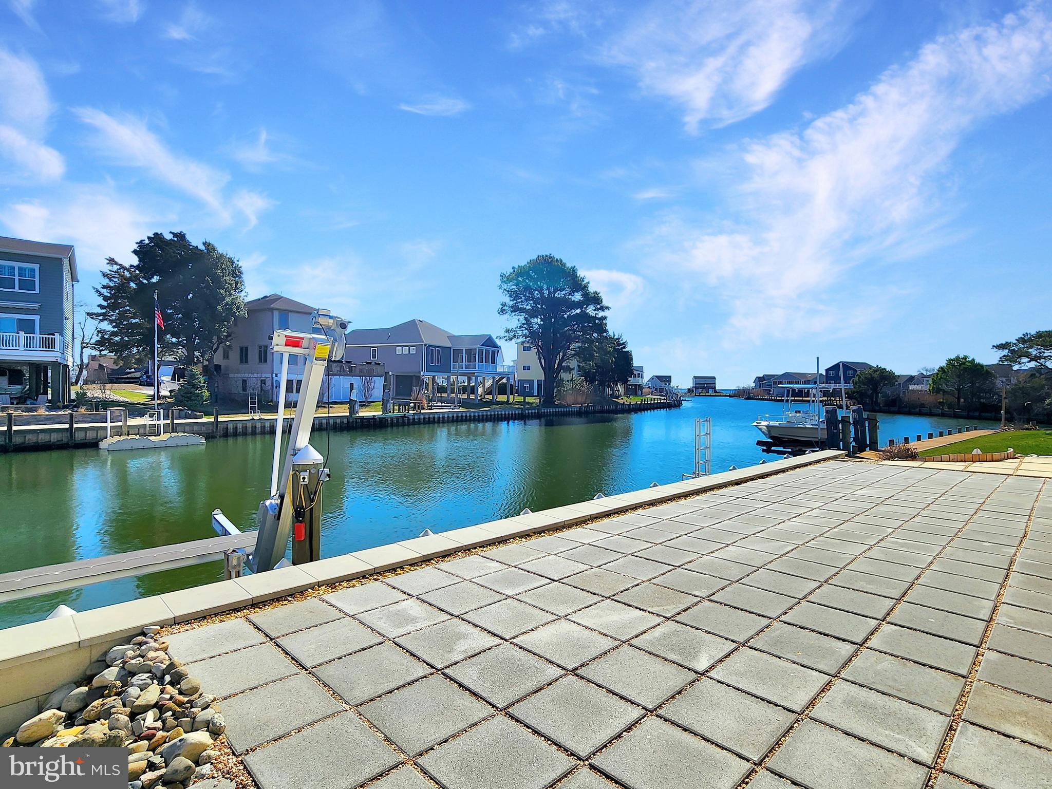 CAPTAIN'S COVE - Residential