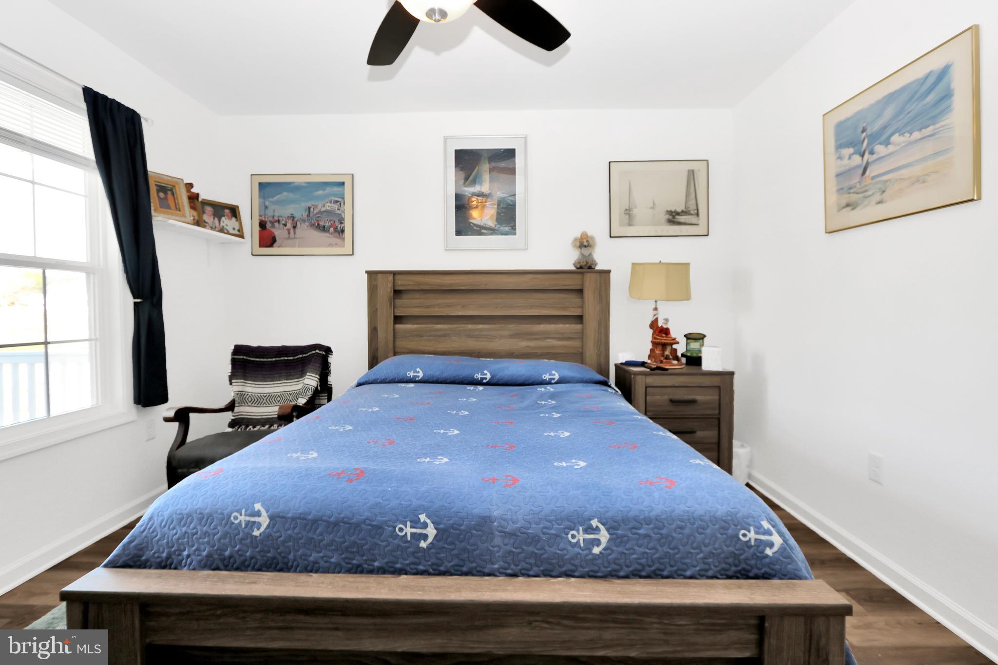 CAPTAIN'S COVE - Residential