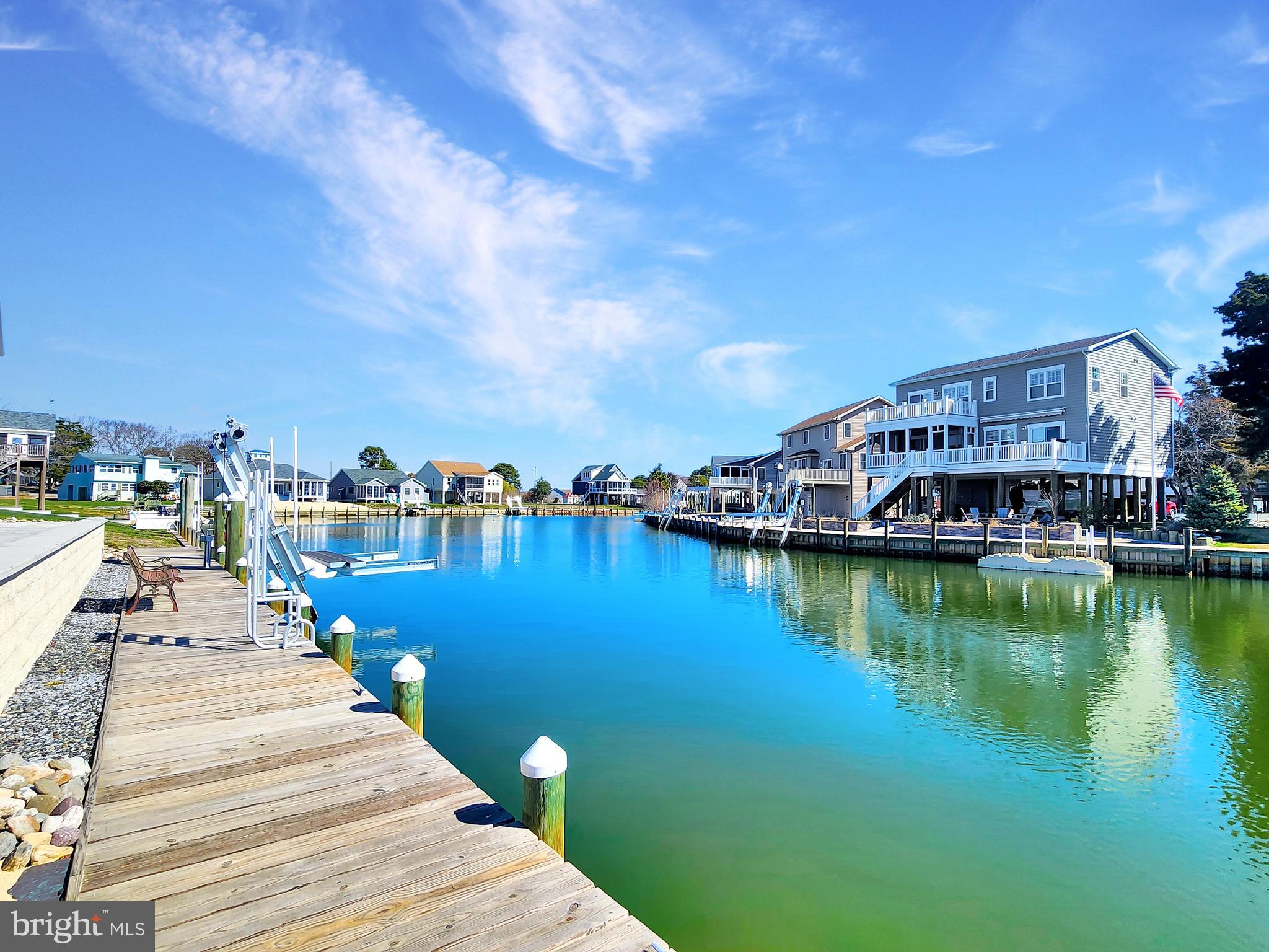 CAPTAIN'S COVE - Residential