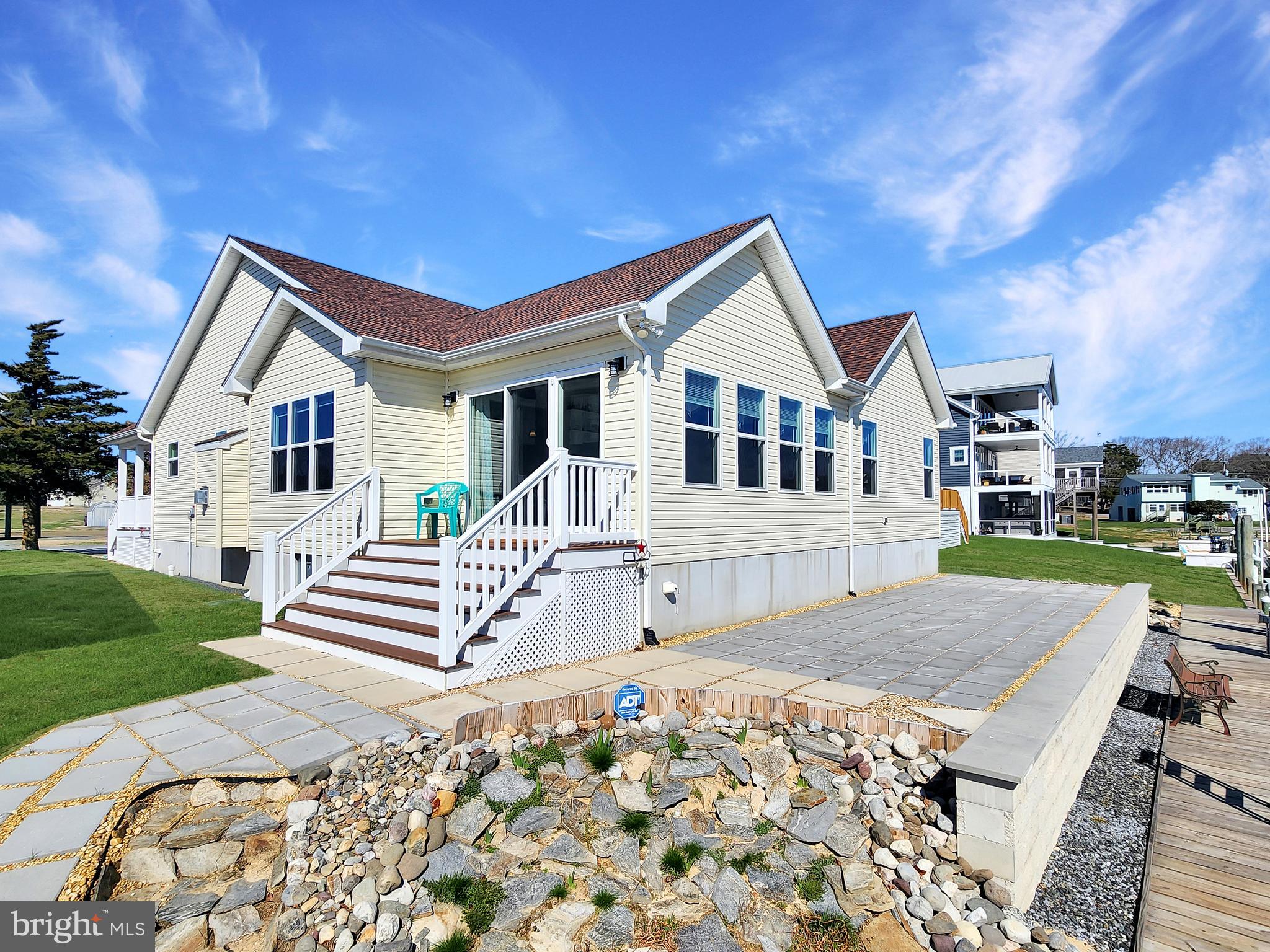 CAPTAIN'S COVE - Residential