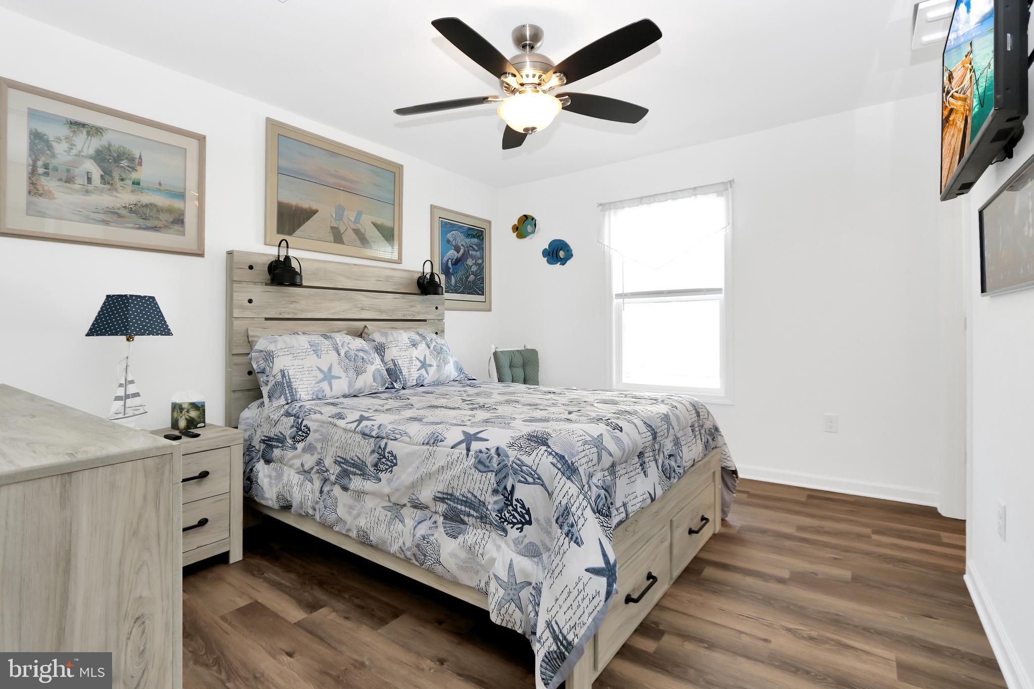 CAPTAIN'S COVE - Residential