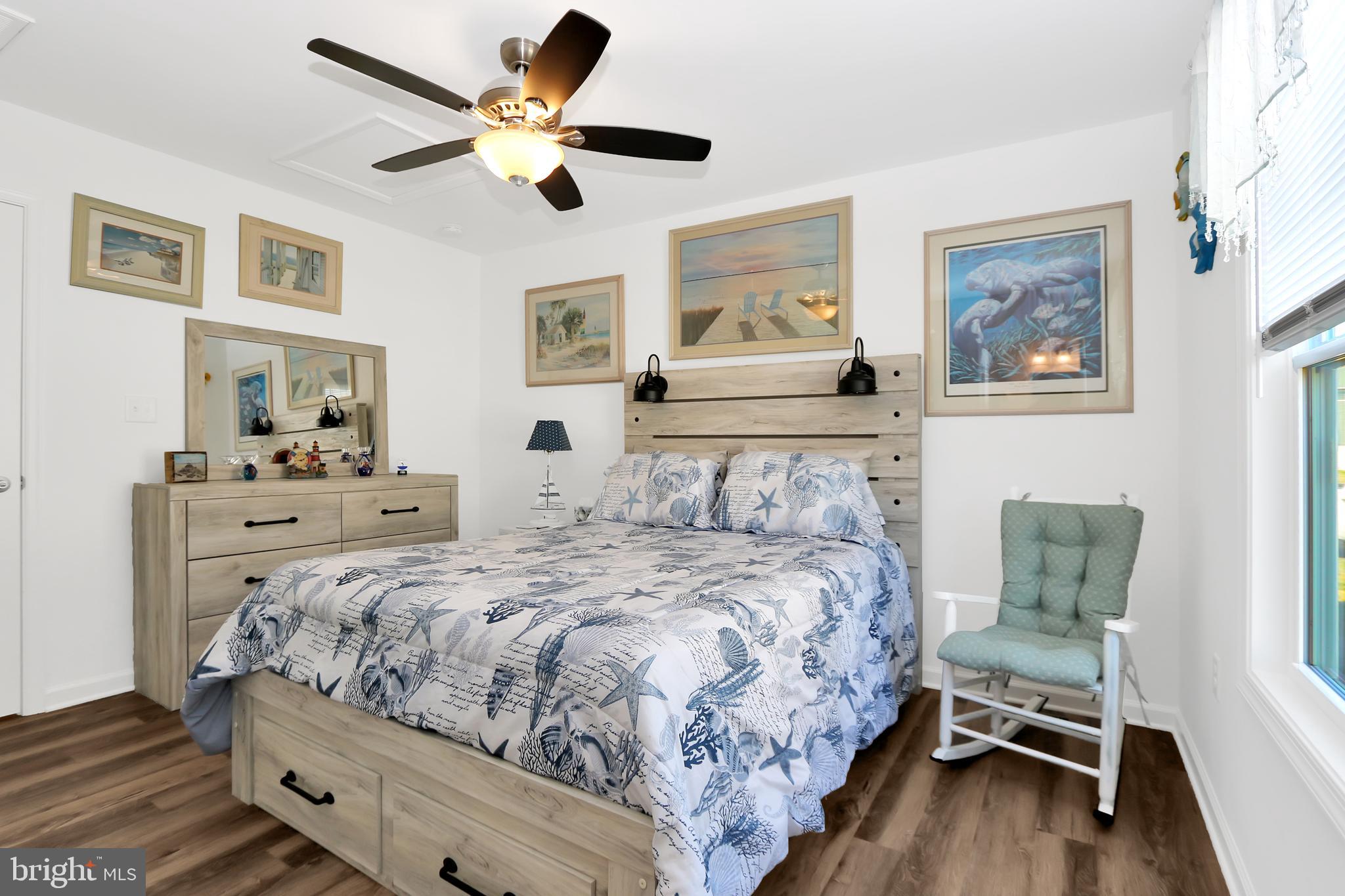 CAPTAIN'S COVE - Residential