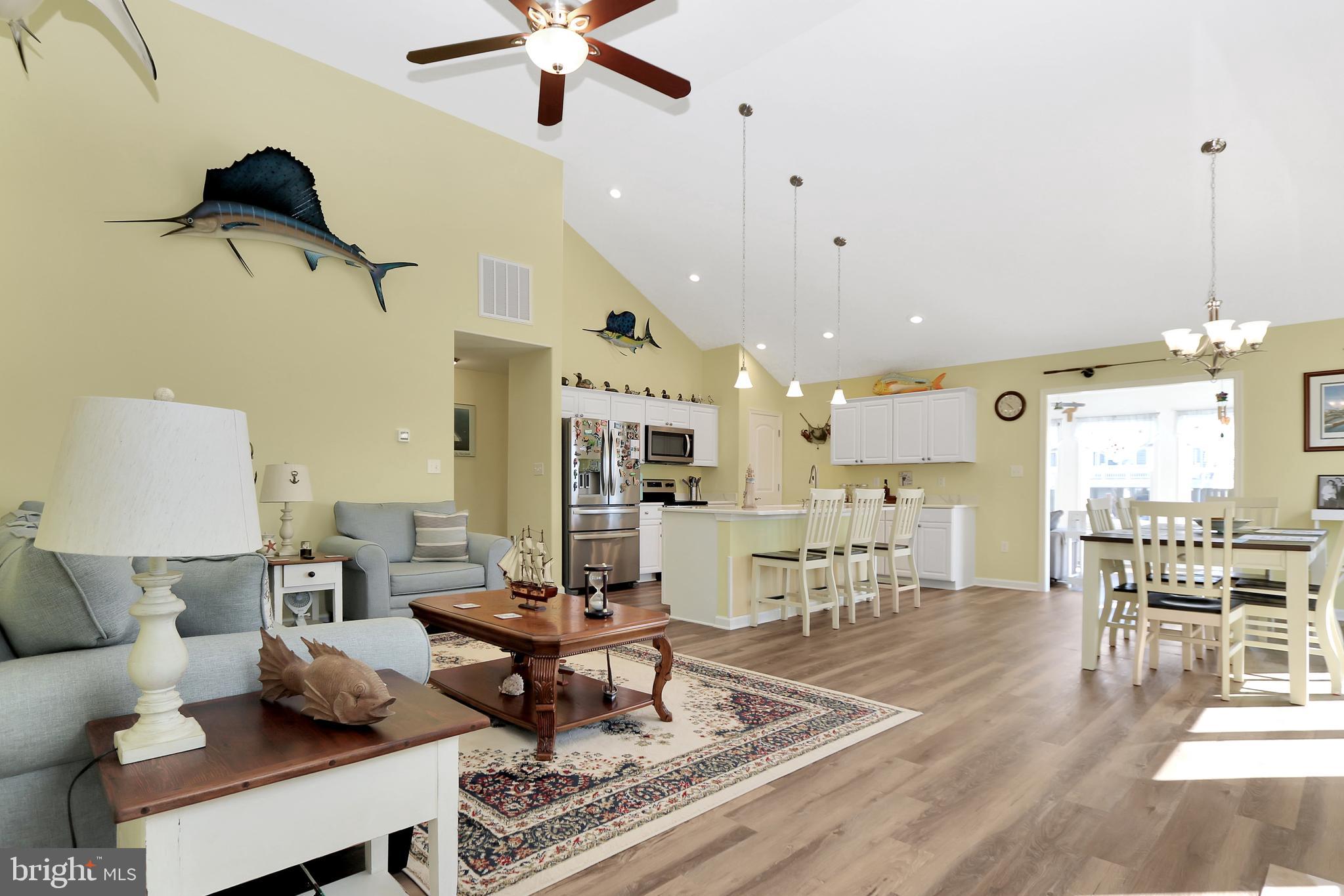 CAPTAIN'S COVE - Residential