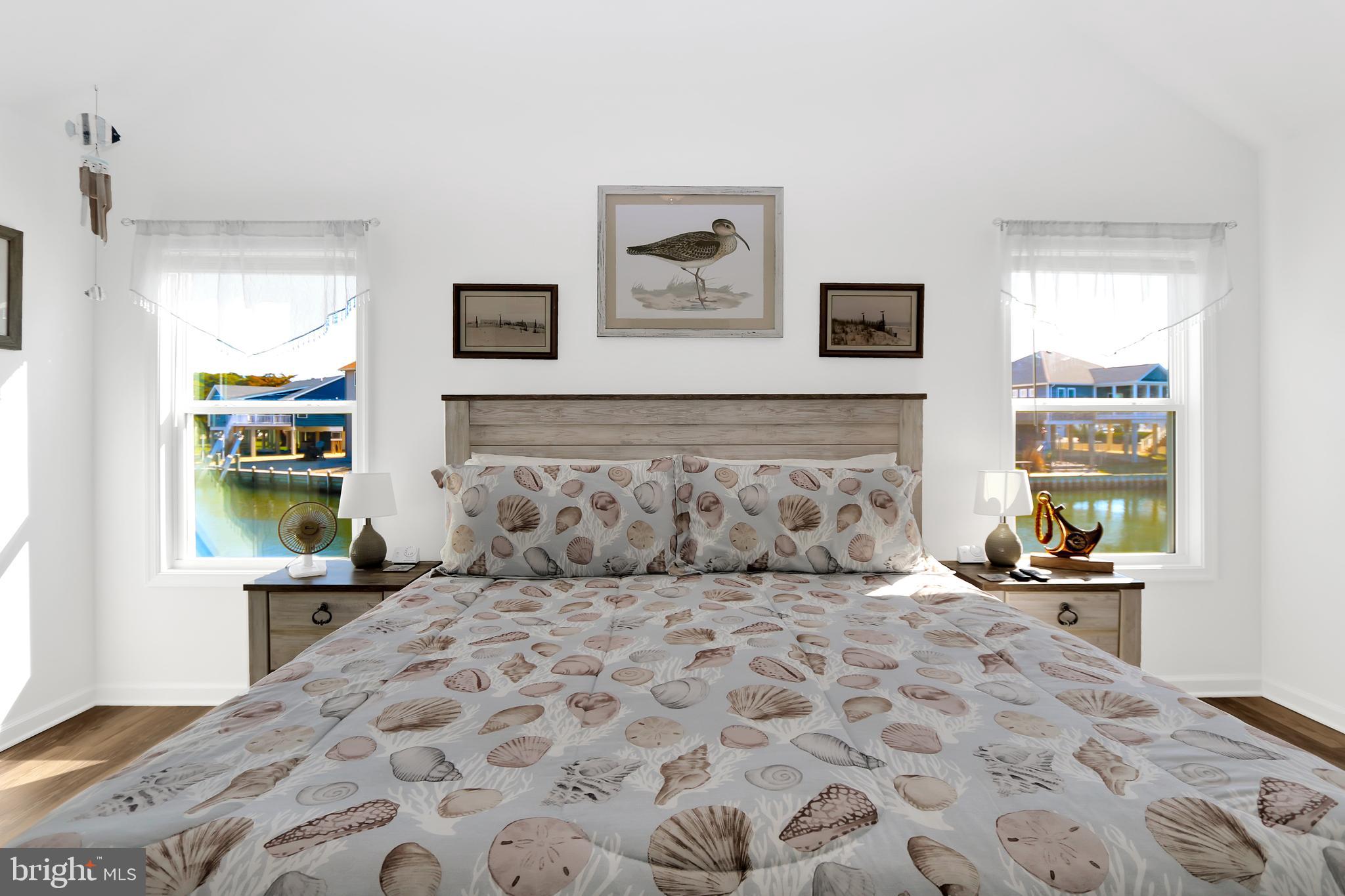 CAPTAIN'S COVE - Residential