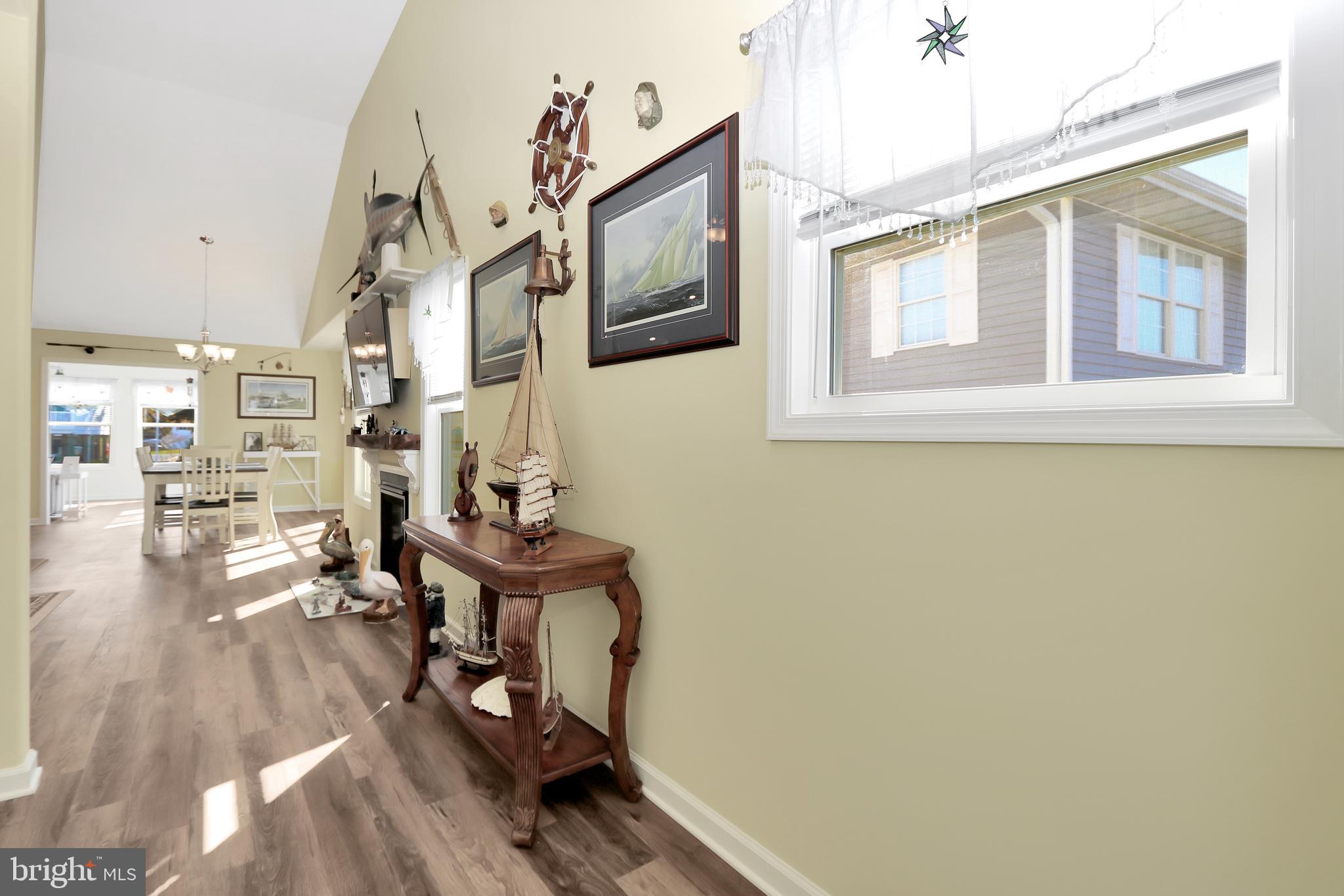 CAPTAIN'S COVE - Residential