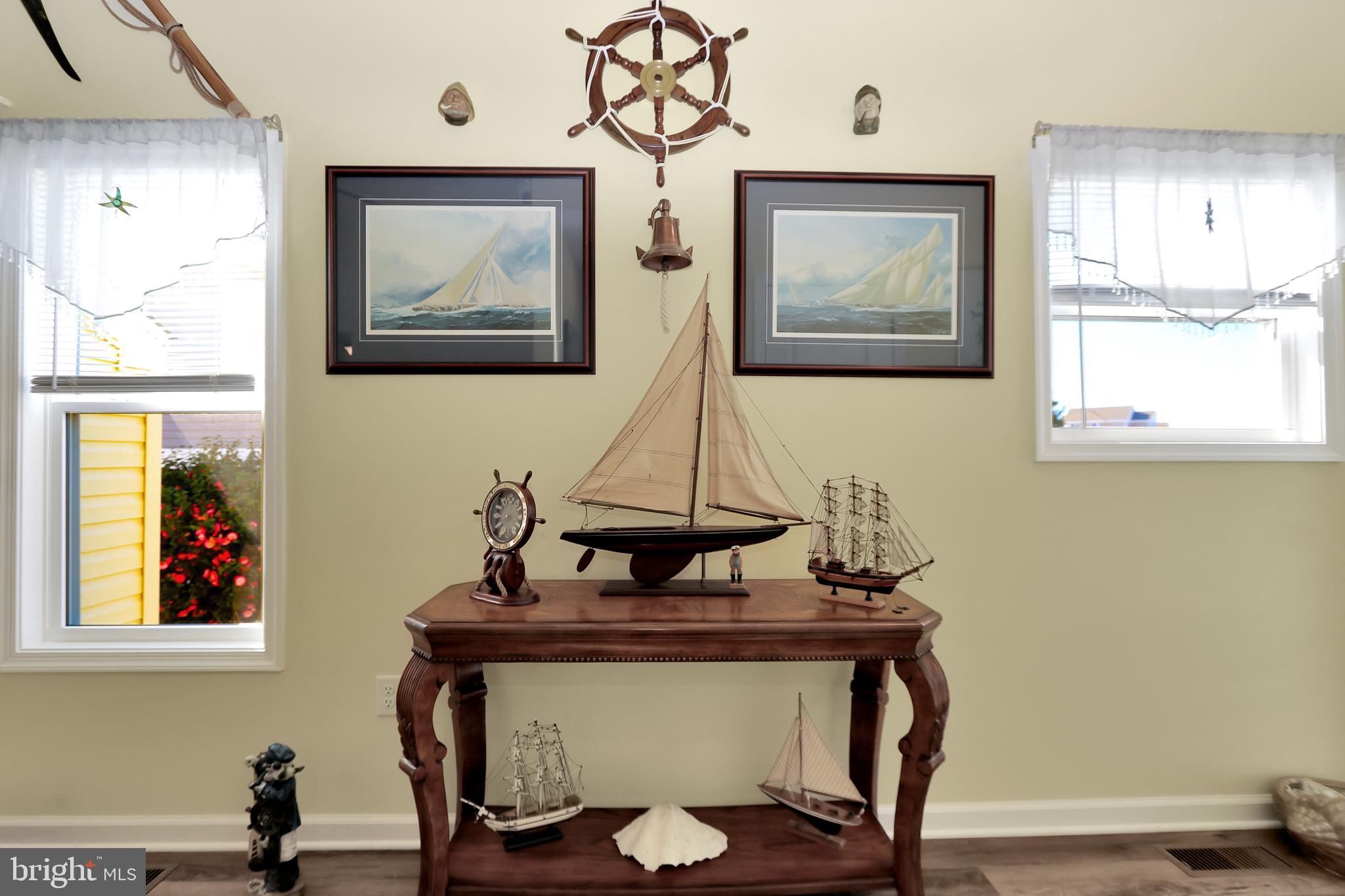 CAPTAIN'S COVE - Residential