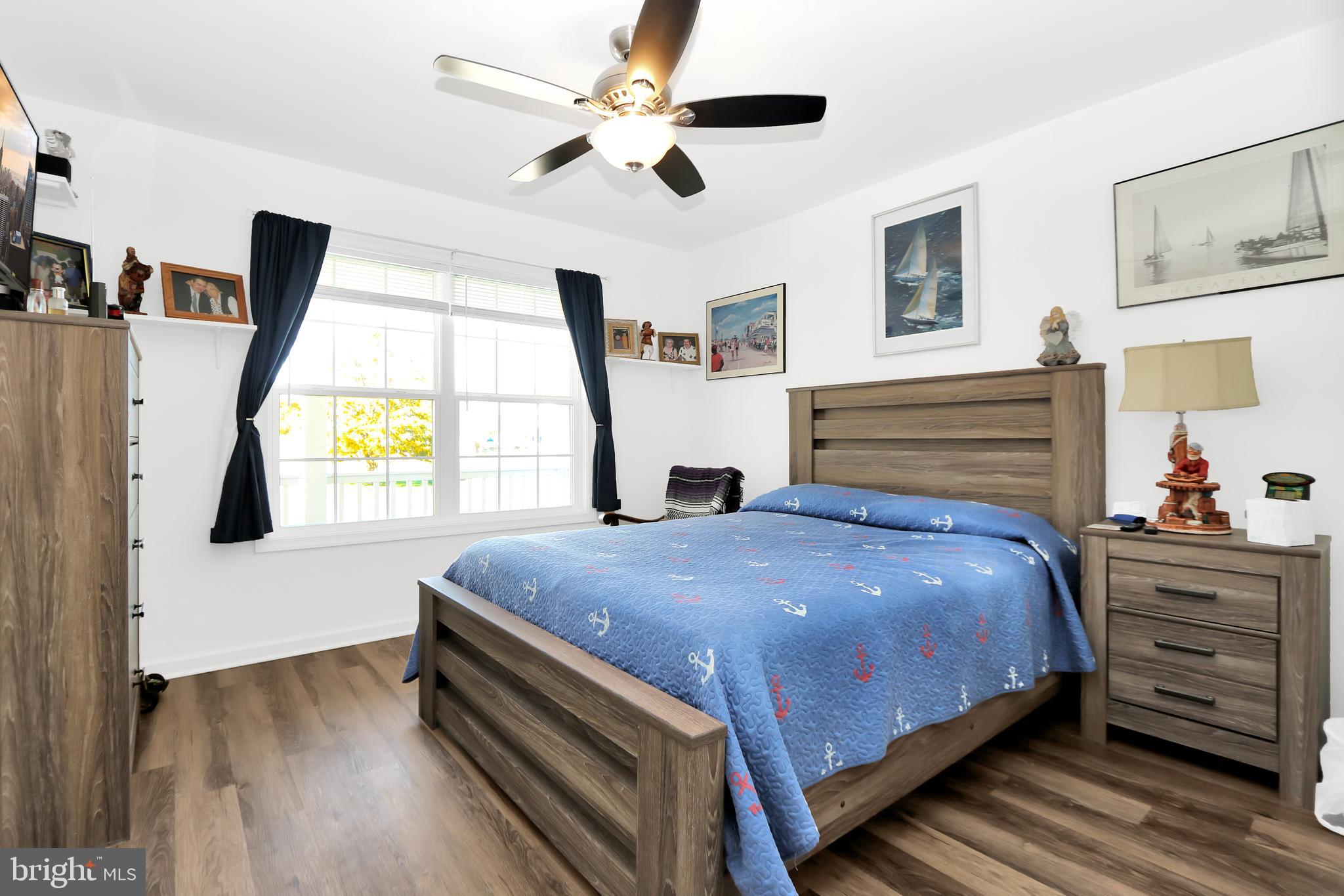 CAPTAIN'S COVE - Residential