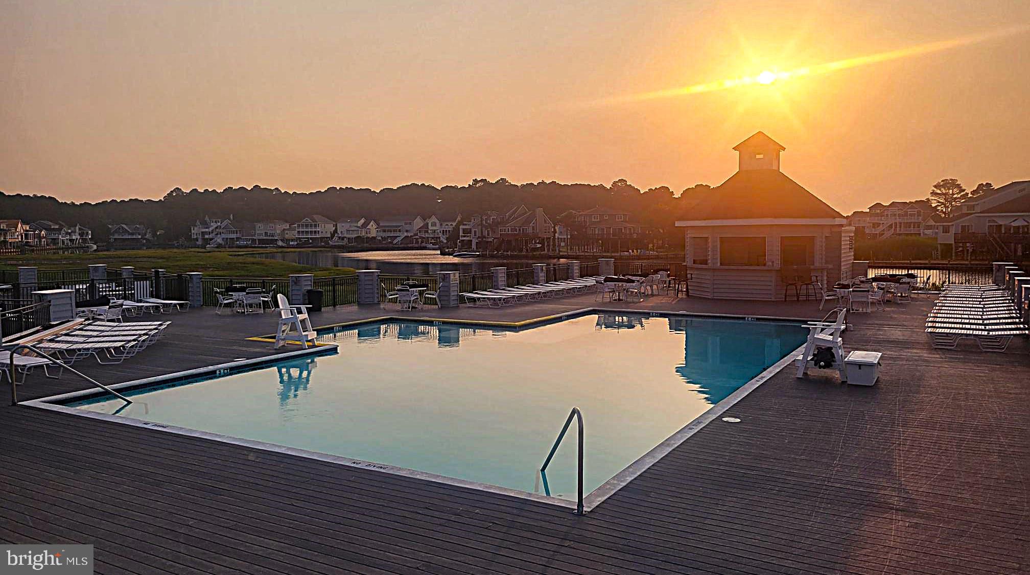 CAPTAIN'S COVE - Residential