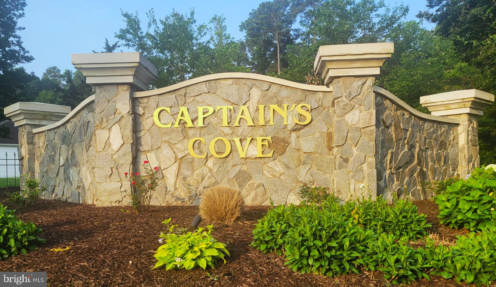 CAPTAIN'S COVE - Residential