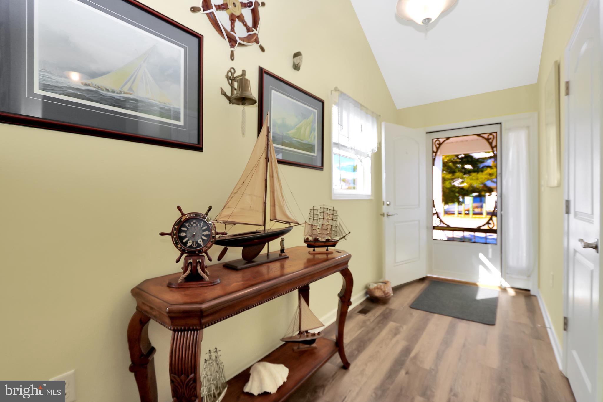 CAPTAIN'S COVE - Residential