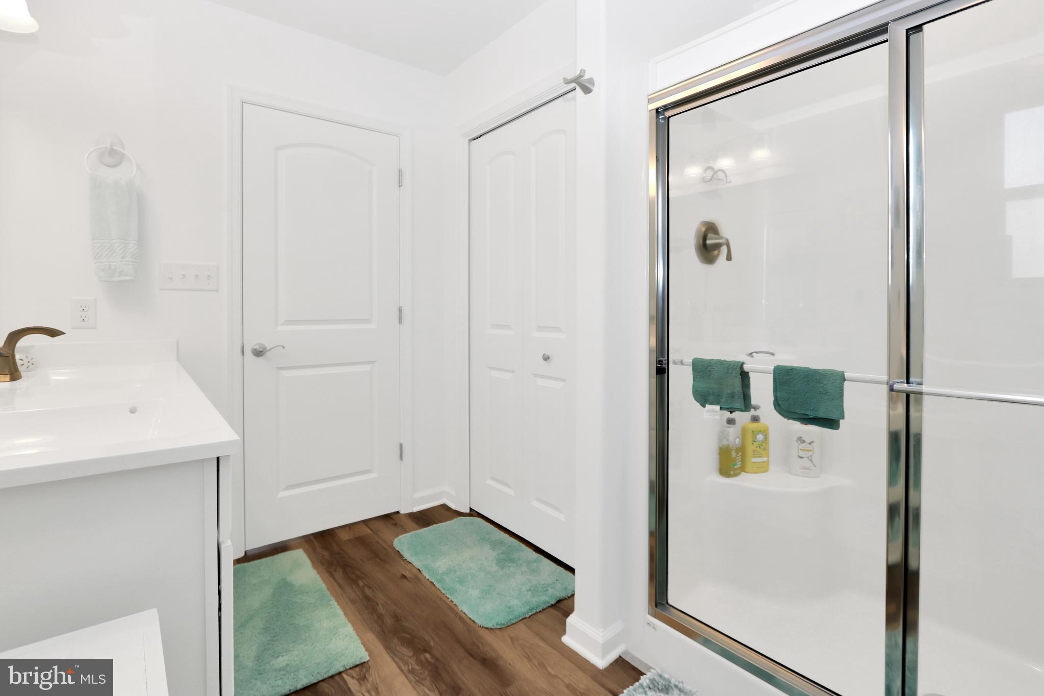 CAPTAIN'S COVE - Residential