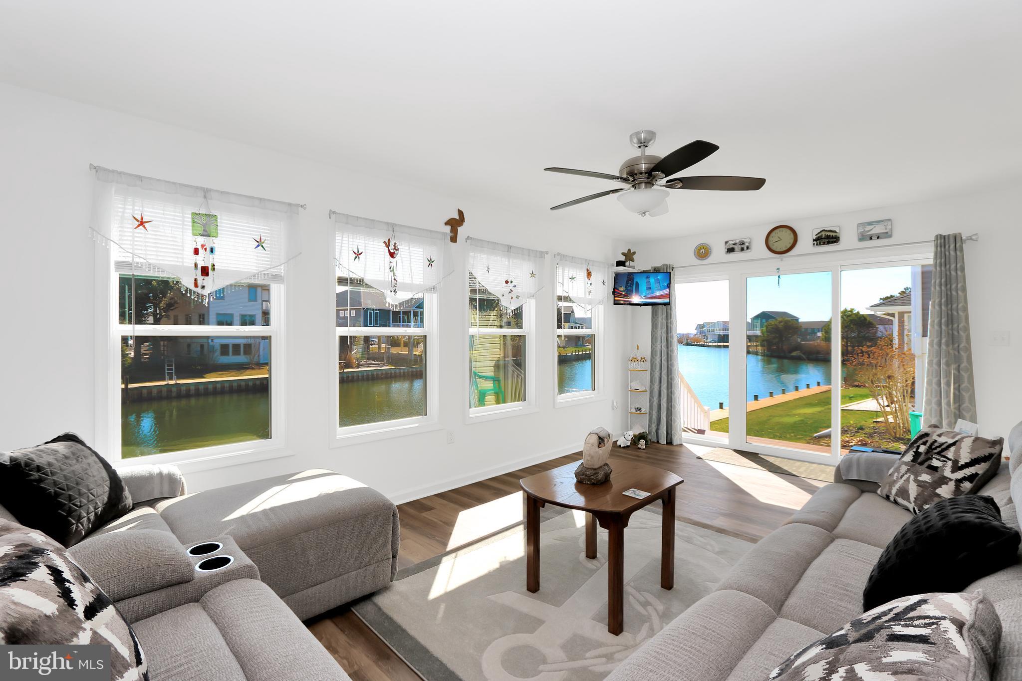 CAPTAIN'S COVE - Residential