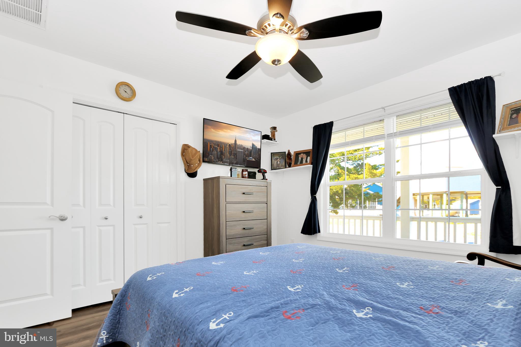 CAPTAIN'S COVE - Residential