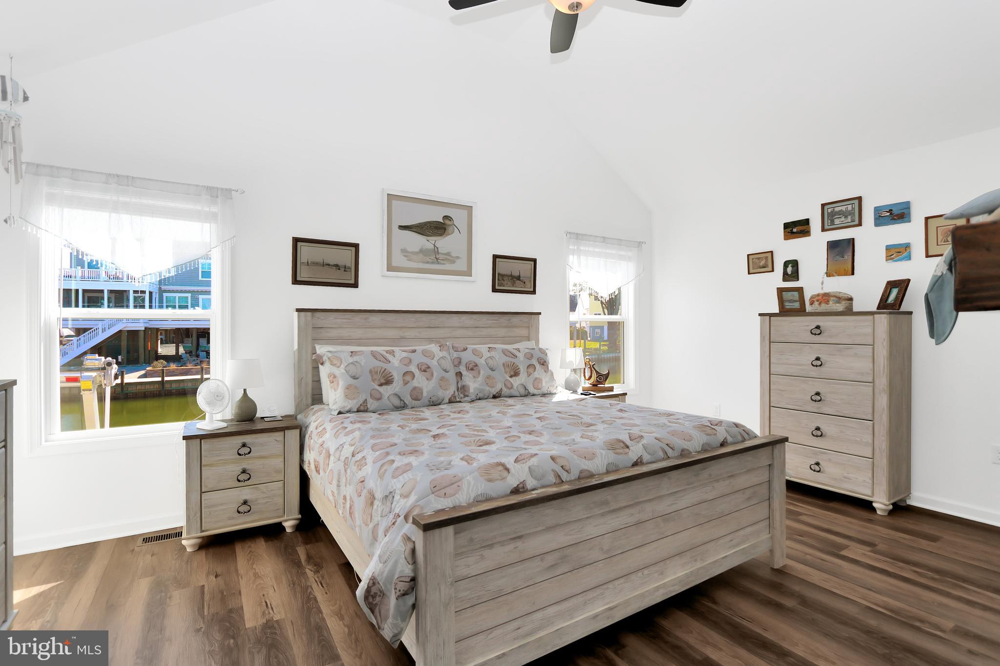 CAPTAIN'S COVE - Residential