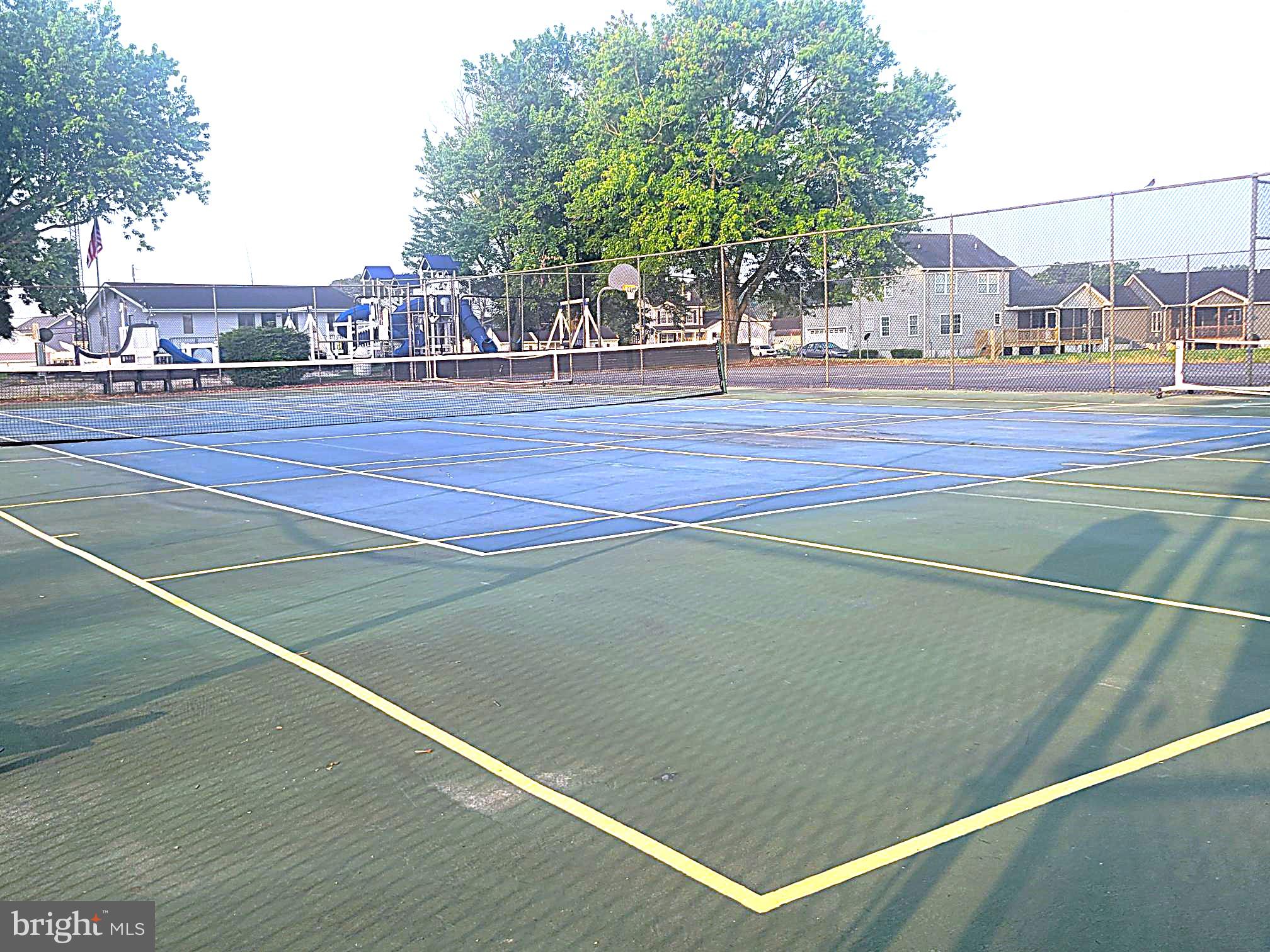 CAPTAIN'S COVE - Residential