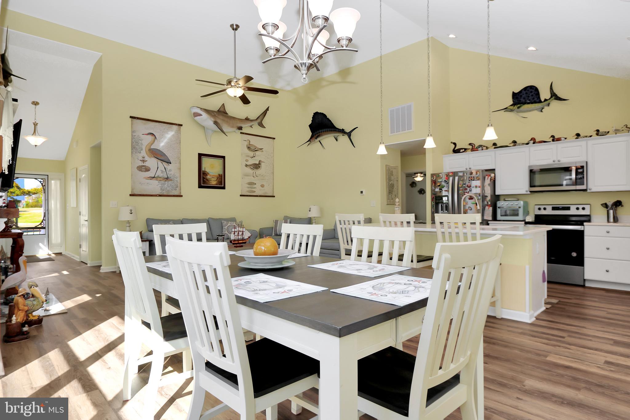 CAPTAIN'S COVE - Residential