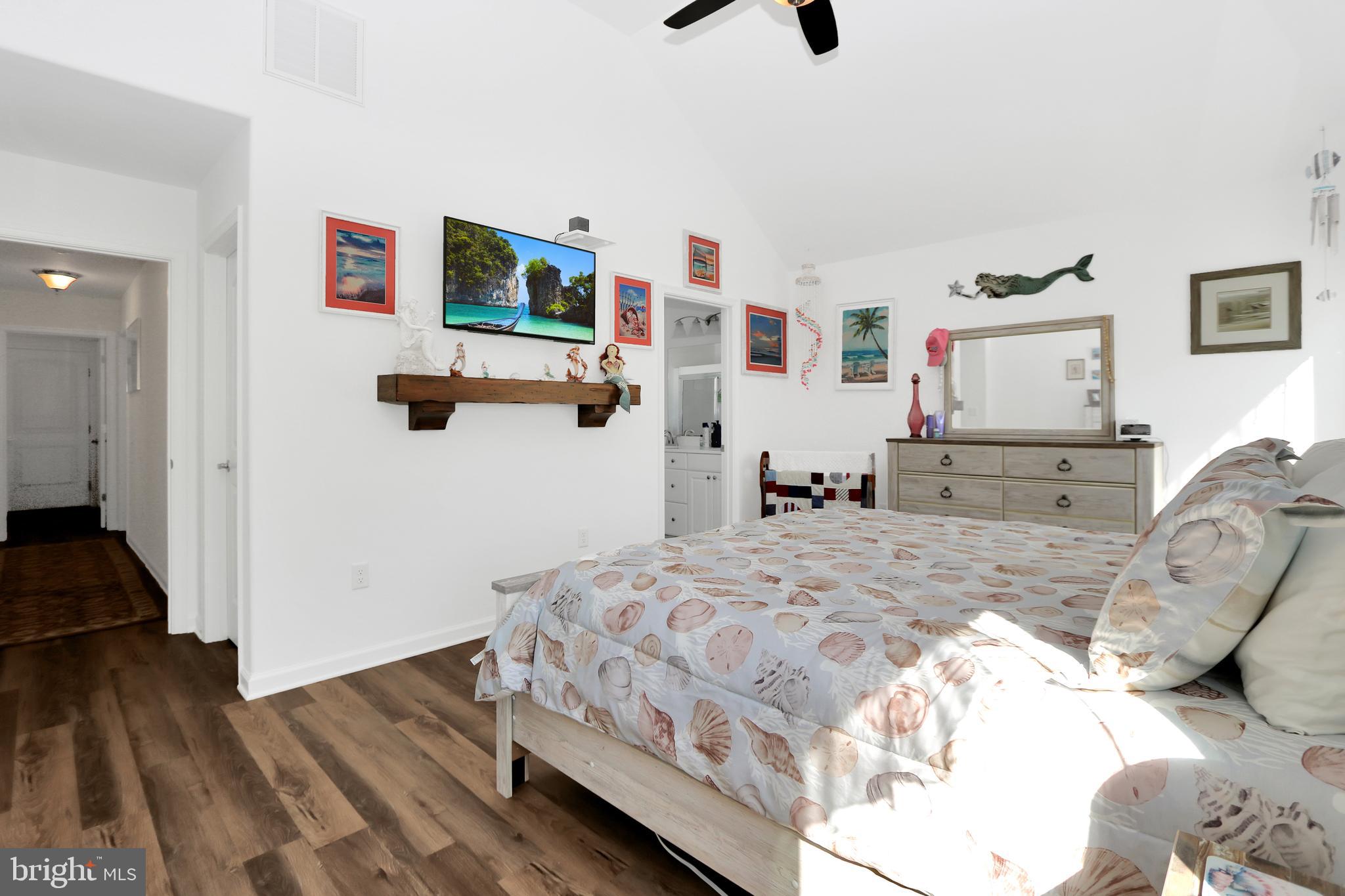 CAPTAIN'S COVE - Residential