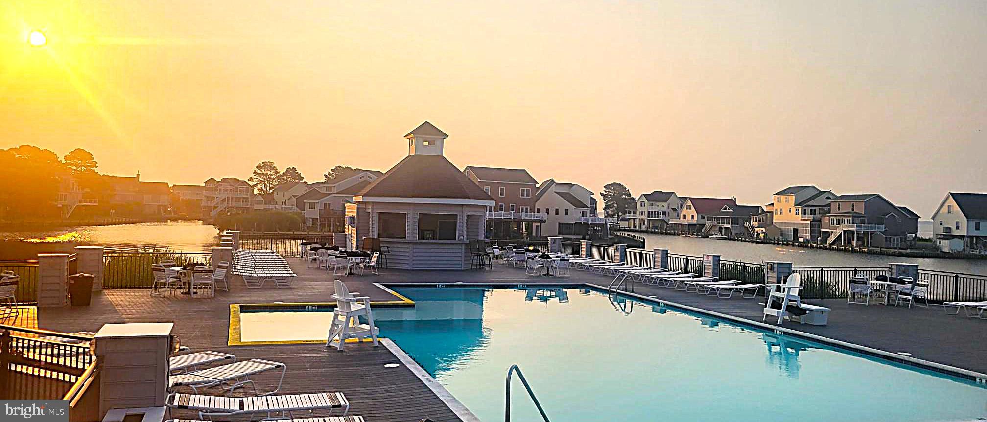 CAPTAIN'S COVE - Residential