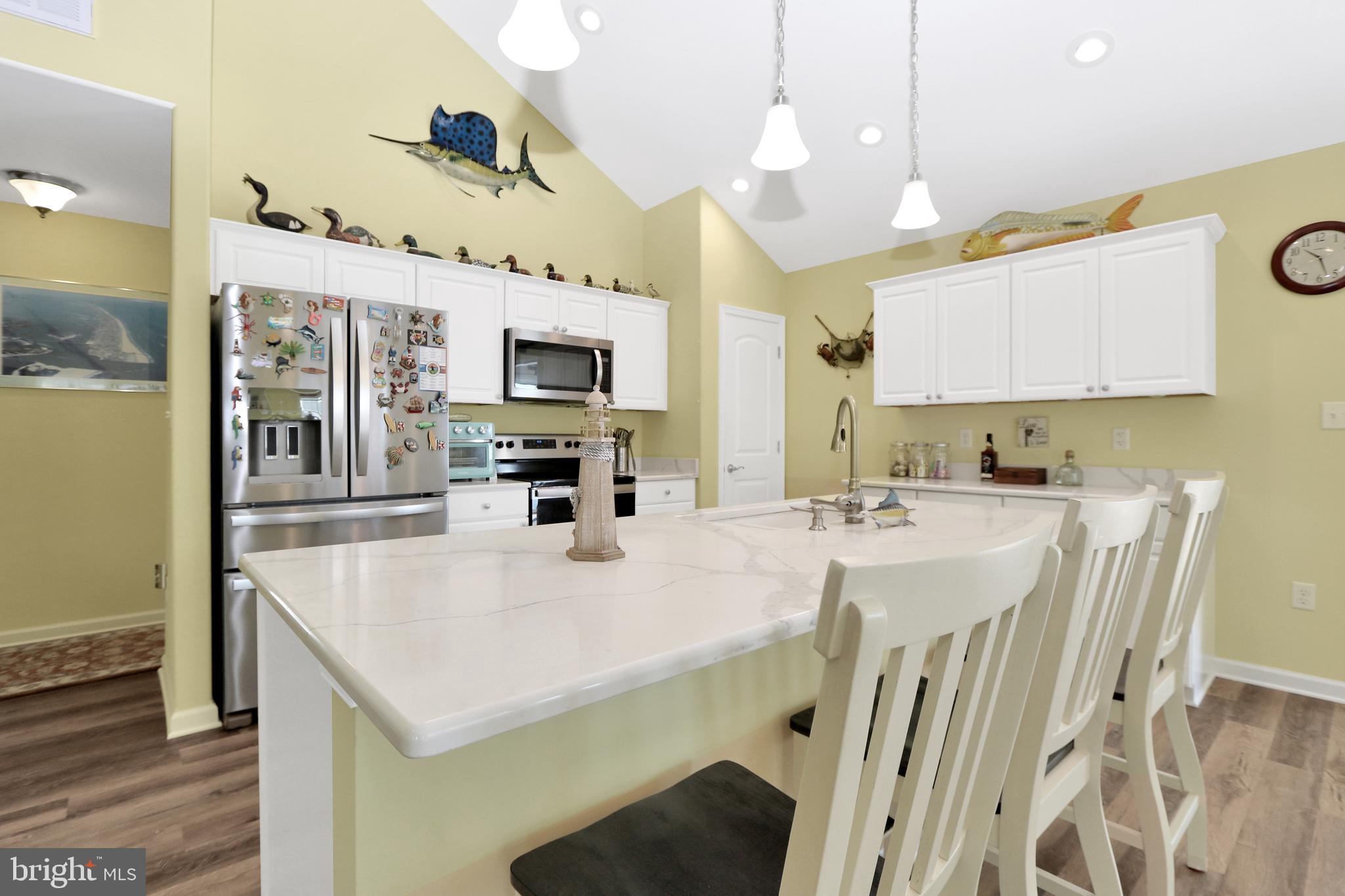 CAPTAIN'S COVE - Residential