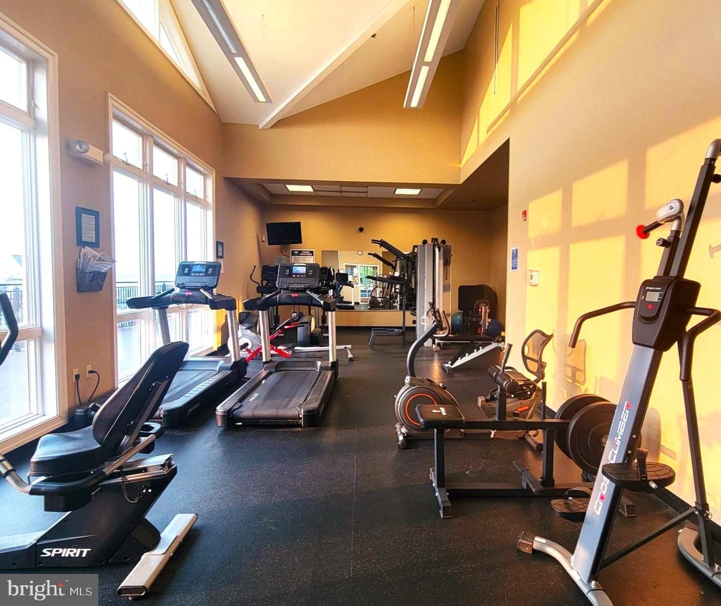 CAPTAIN'S COVE - Residential