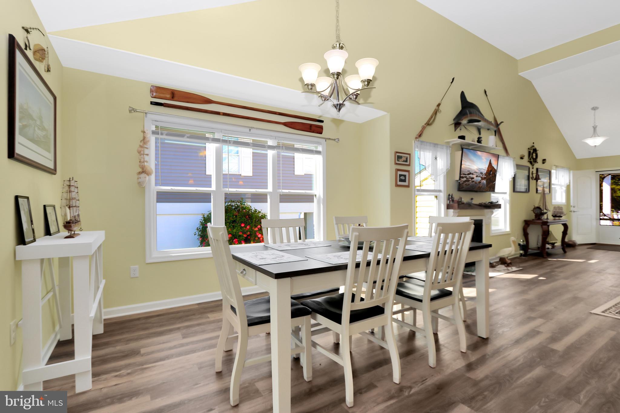 CAPTAIN'S COVE - Residential