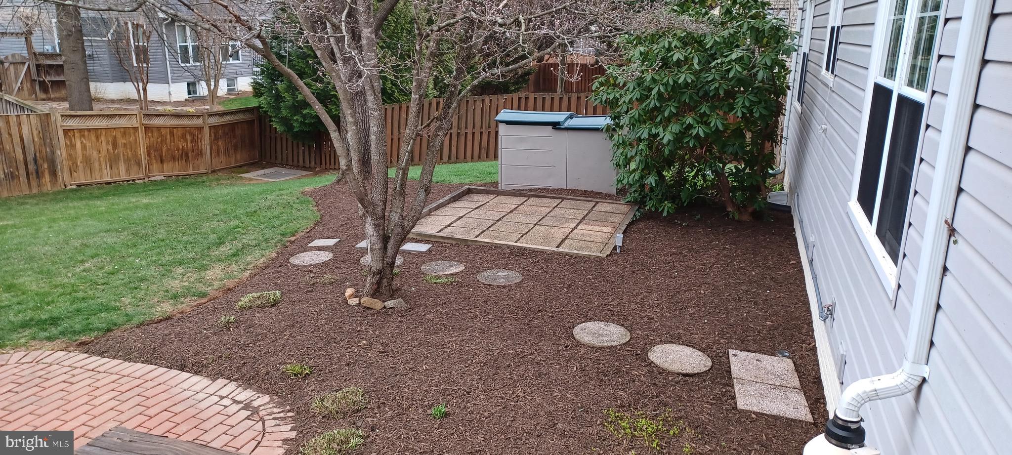 210 FOXBOROUGH DRIVE SW