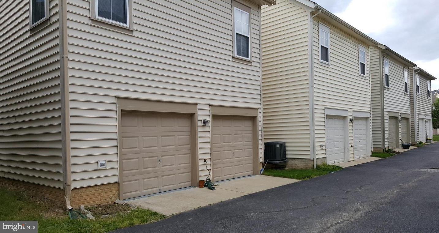 LORTON TOWN CNTR LANDBAY - Residential