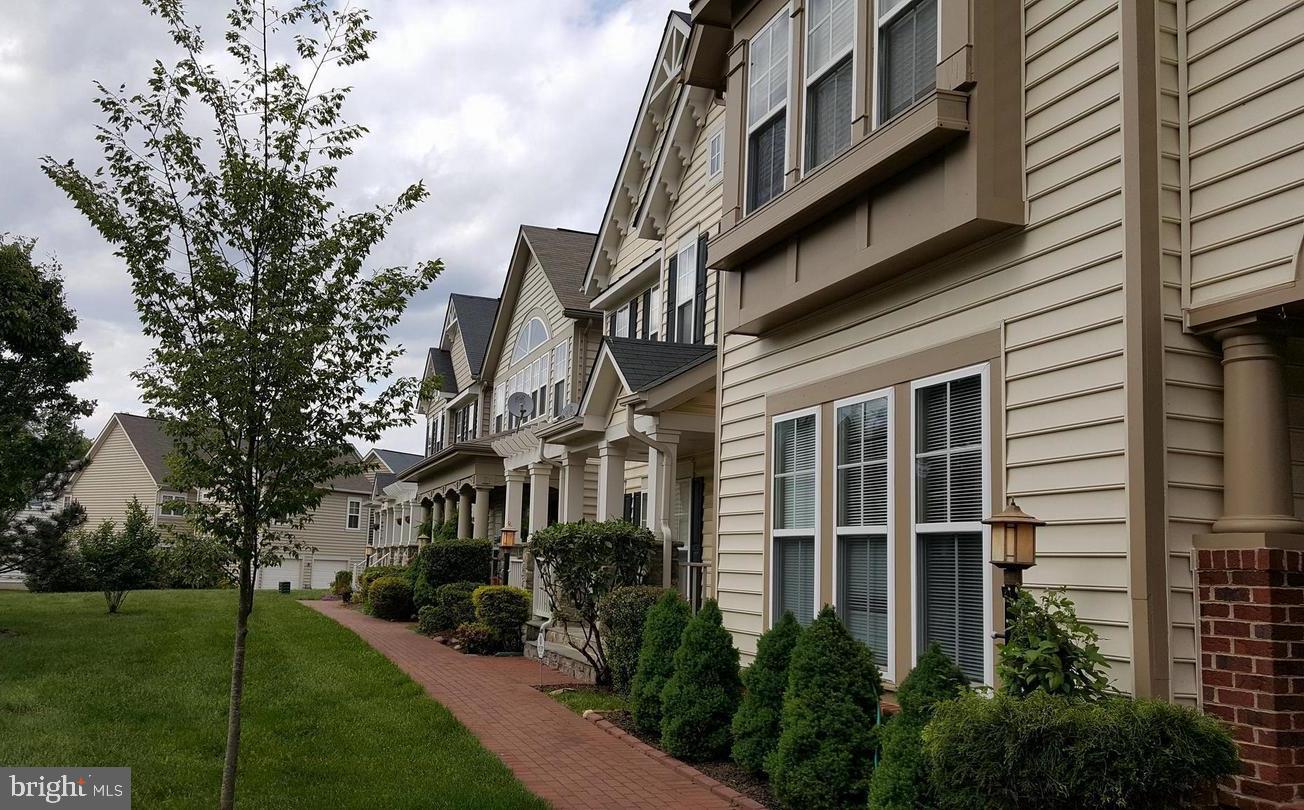 LORTON TOWN CNTR LANDBAY - Residential