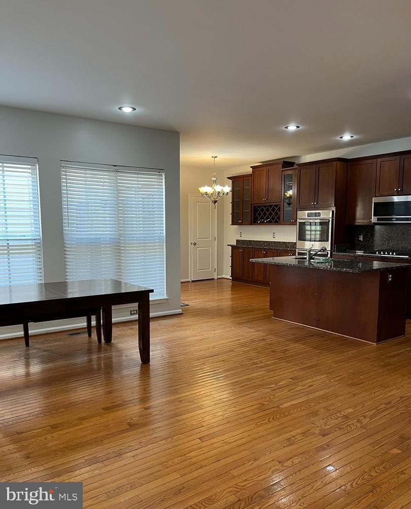 LORTON TOWN CNTR LANDBAY - Residential