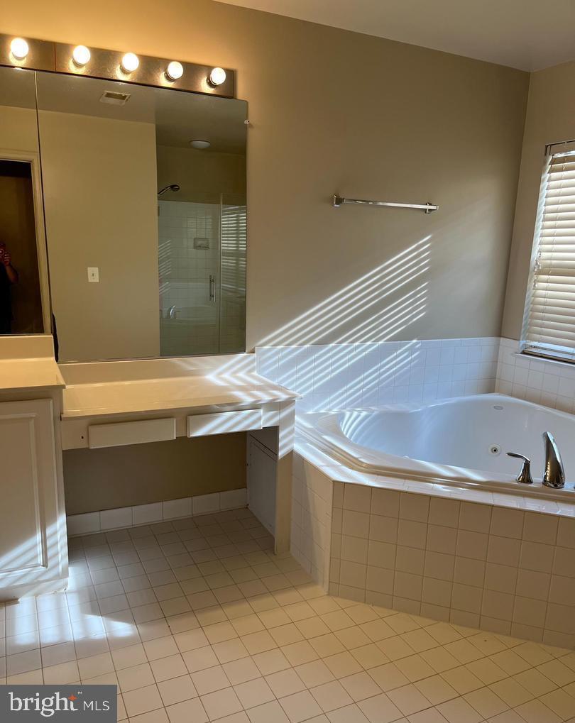 LORTON TOWN CNTR LANDBAY - Residential