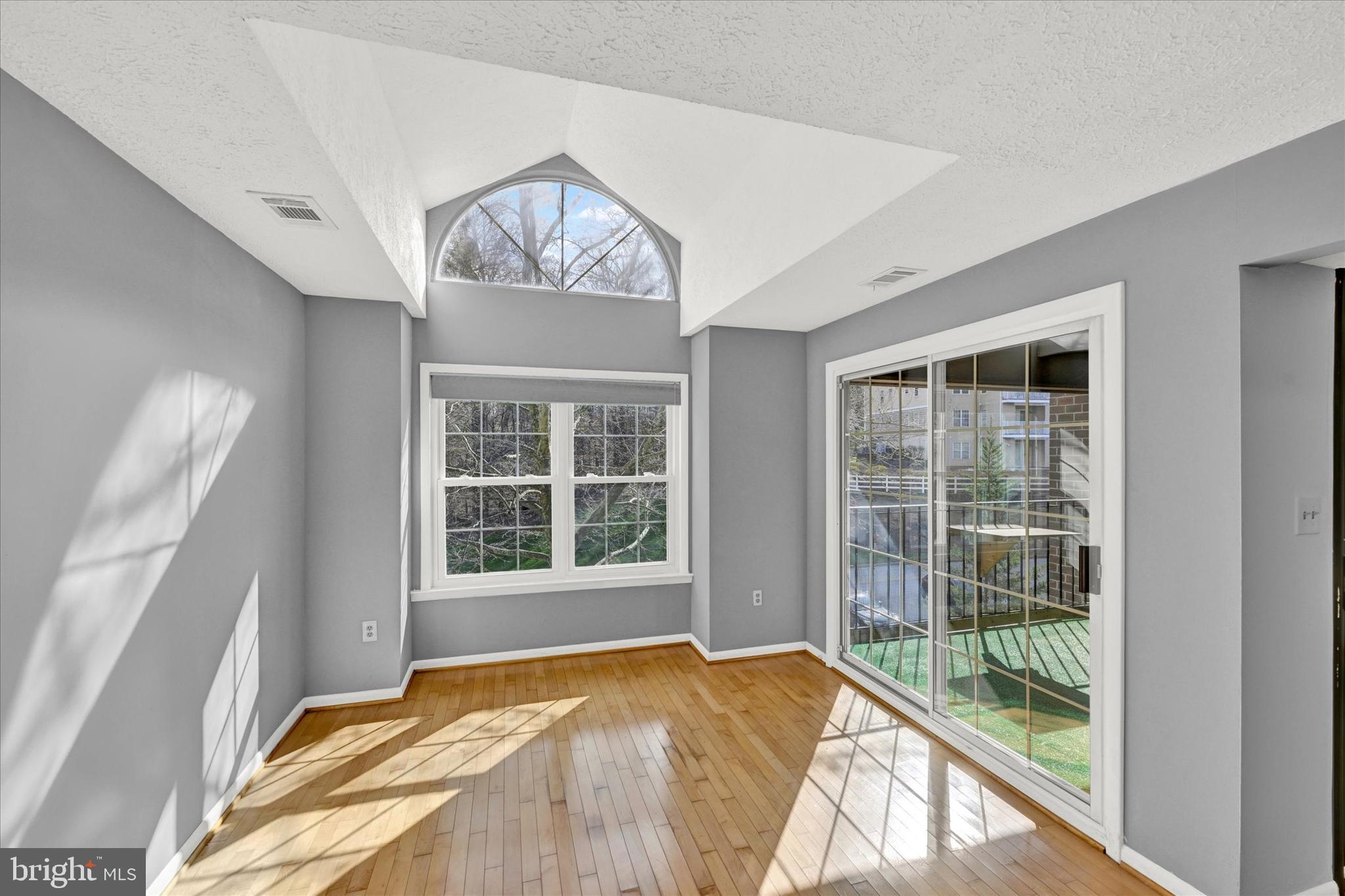 THE FALLS GARDEN - Residential