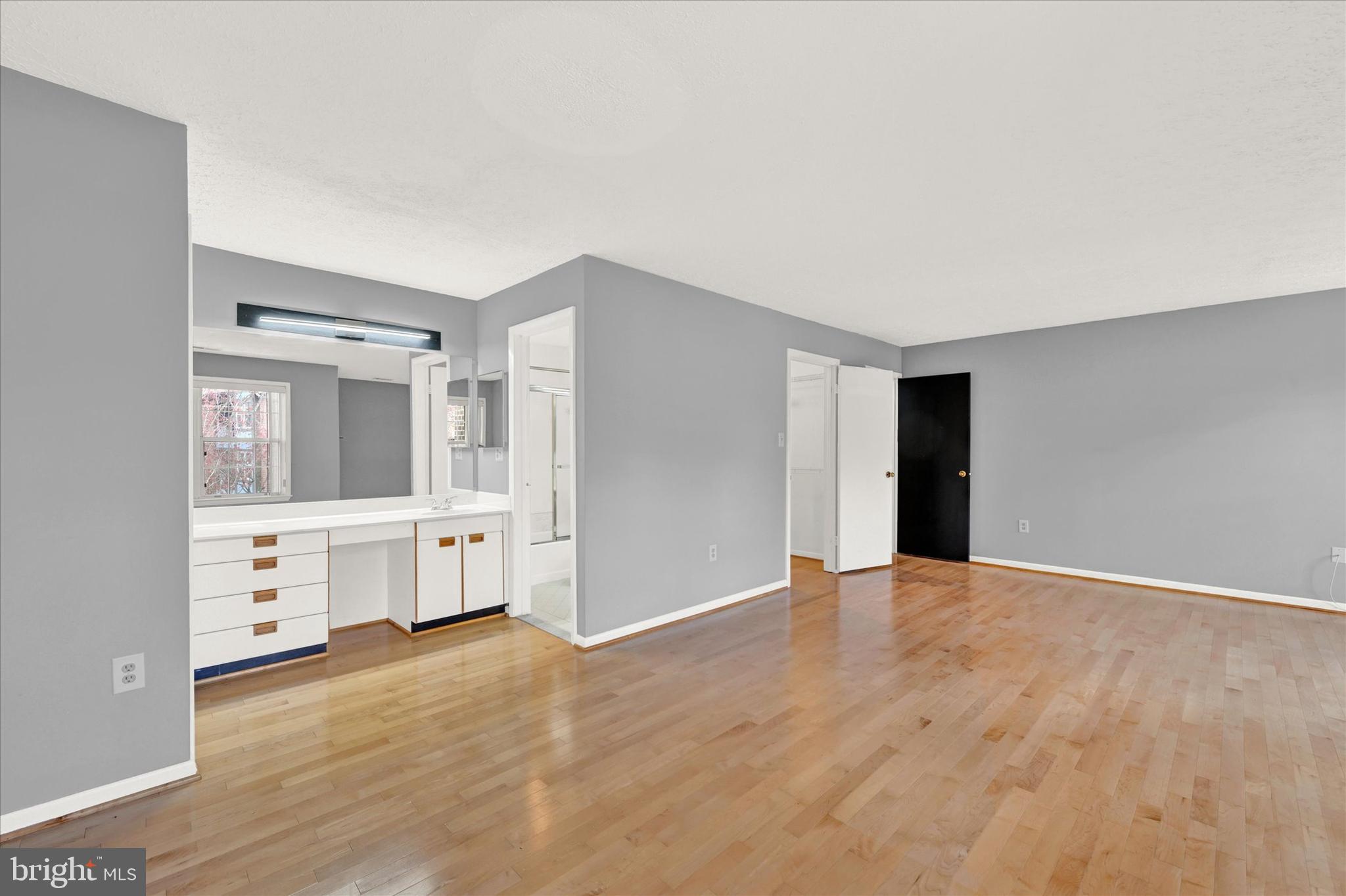 THE FALLS GARDEN - Residential