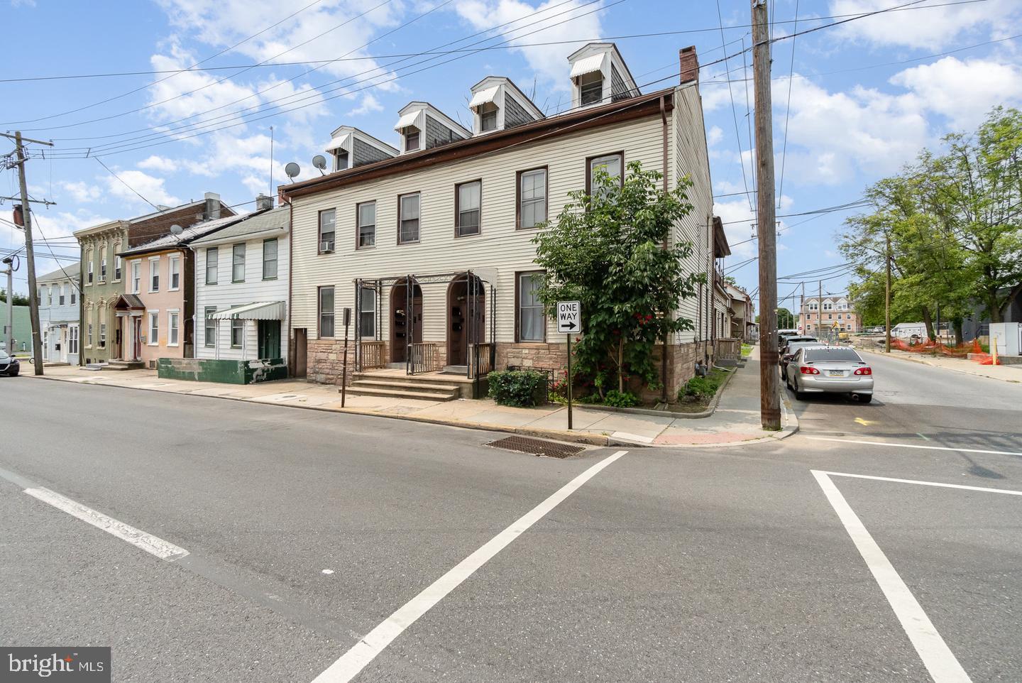 613 N 9TH STREET