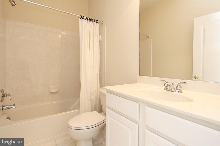 LANSDOWNE ON THE POTOMAC - Residential Lease