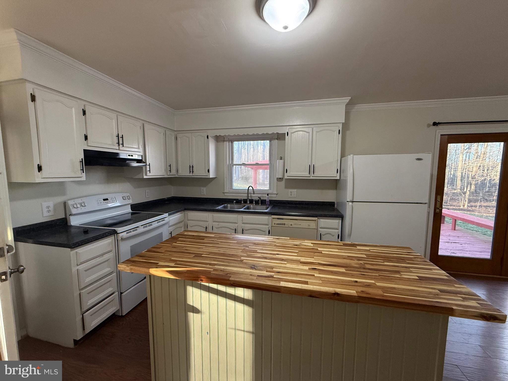 CRESTVIEW - Residential Lease