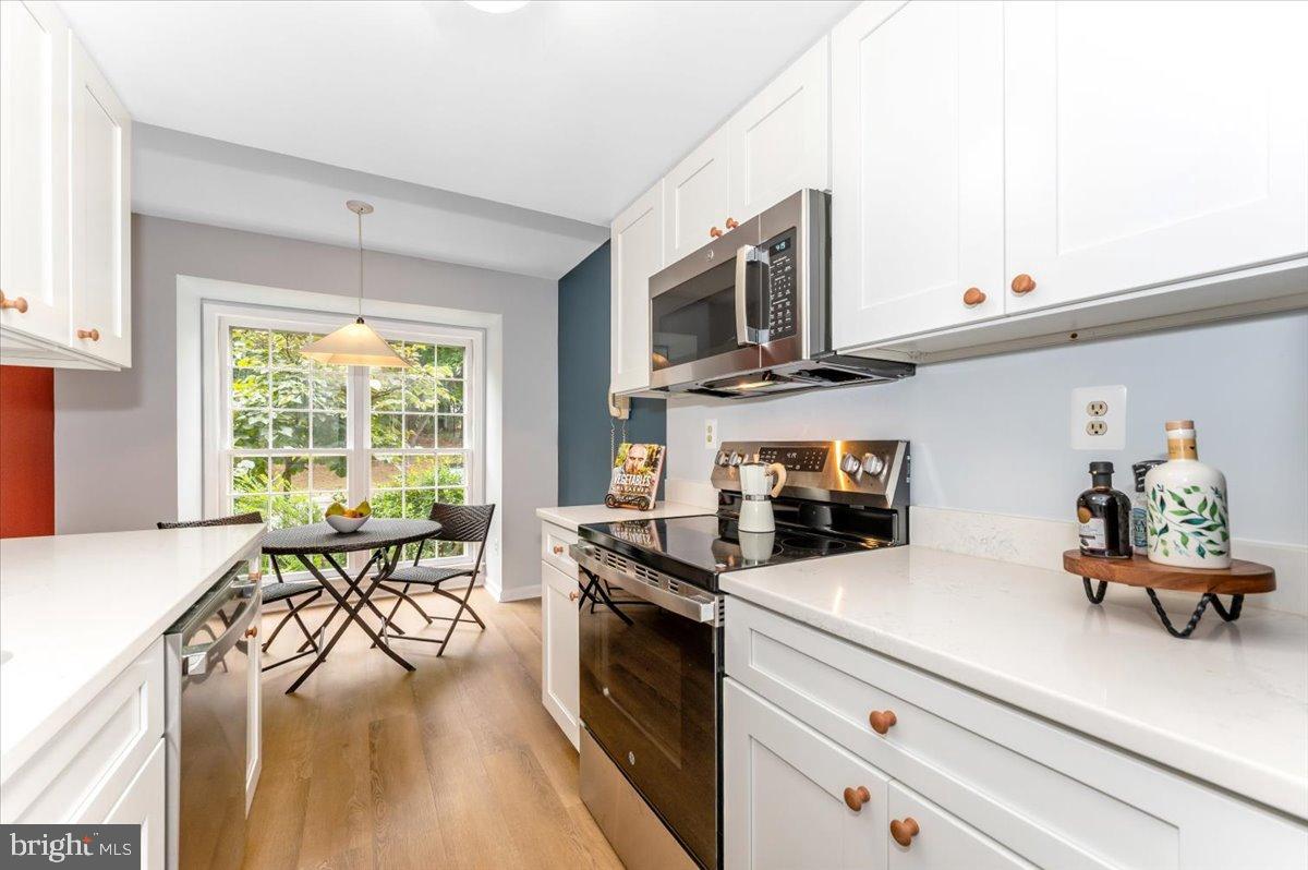 SHADOW OAK - Residential