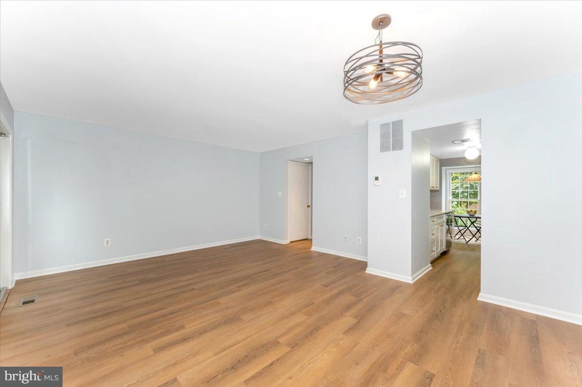 SHADOW OAK - Residential