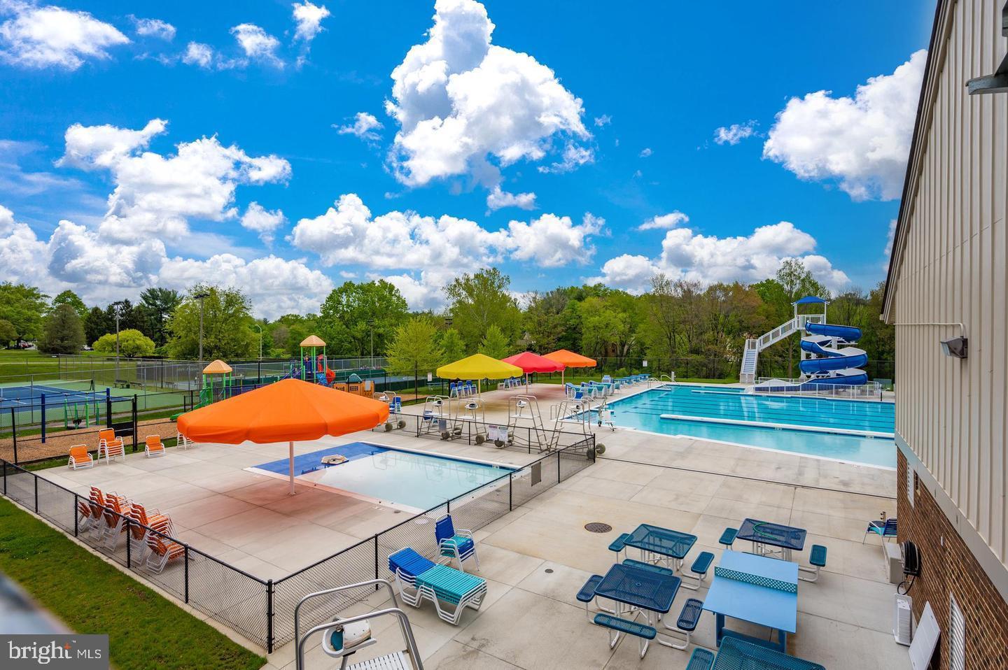 SHADOW OAK - Residential