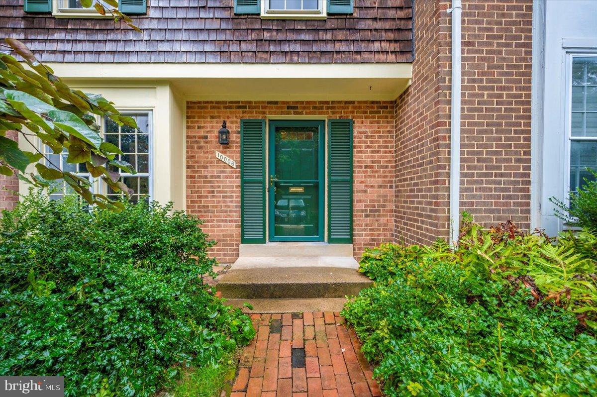 SHADOW OAK - Residential